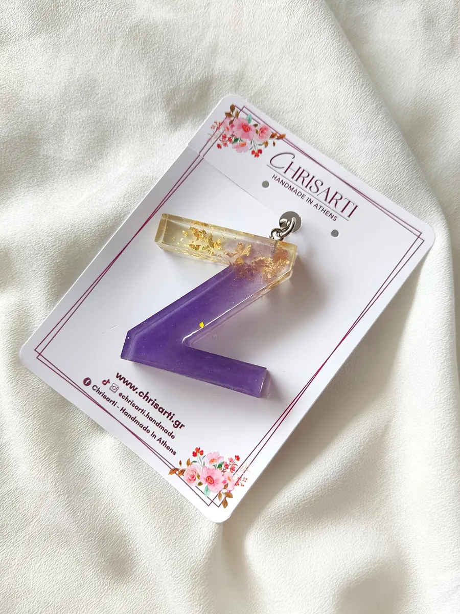 KEYCHAIN-0020 (1) Χειροποίητο Μπρελόκ από Υγρό Γυαλί σε Μοβ Απόχρωση με Φύλλα Χρυσού – Μονόγραμμα | CHRISARTI