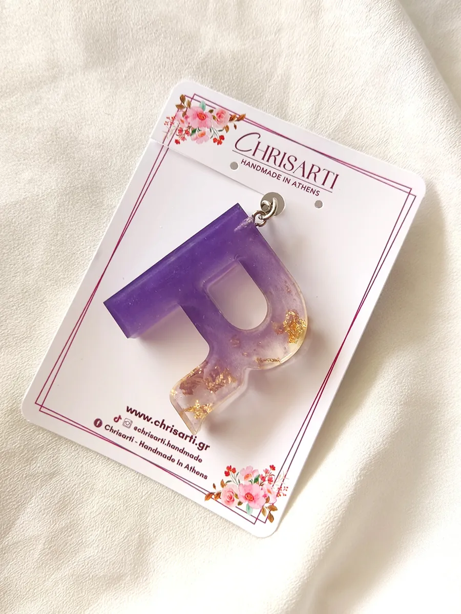 KEYCHAIN-0020 (4) Χειροποίητο Μπρελόκ από Υγρό Γυαλί σε Μοβ Απόχρωση με Φύλλα Χρυσού – Μονόγραμμα | CHRISARTI