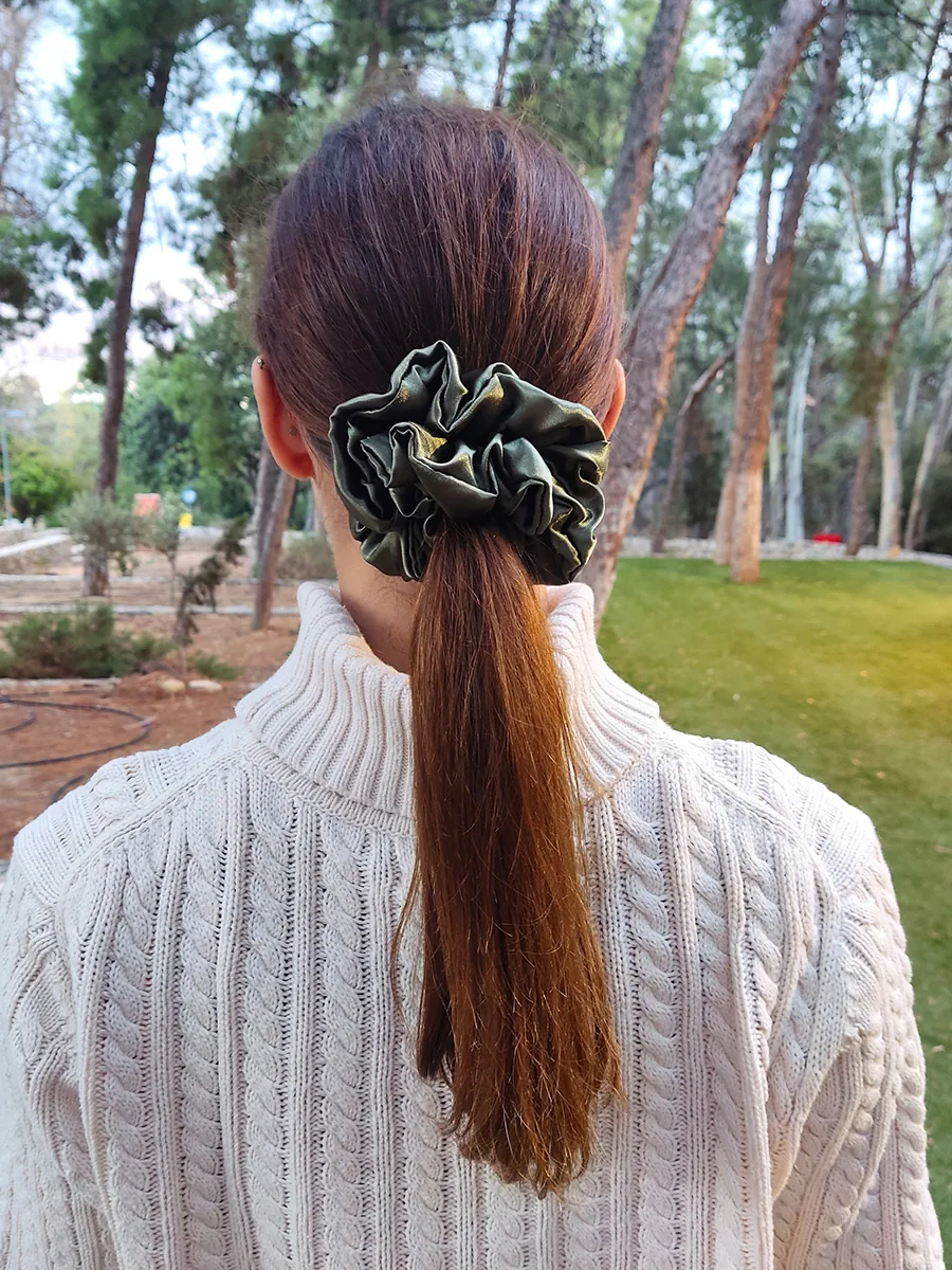 Scrunchie Λάστιχο μαλλιών σατέν λαδί Large