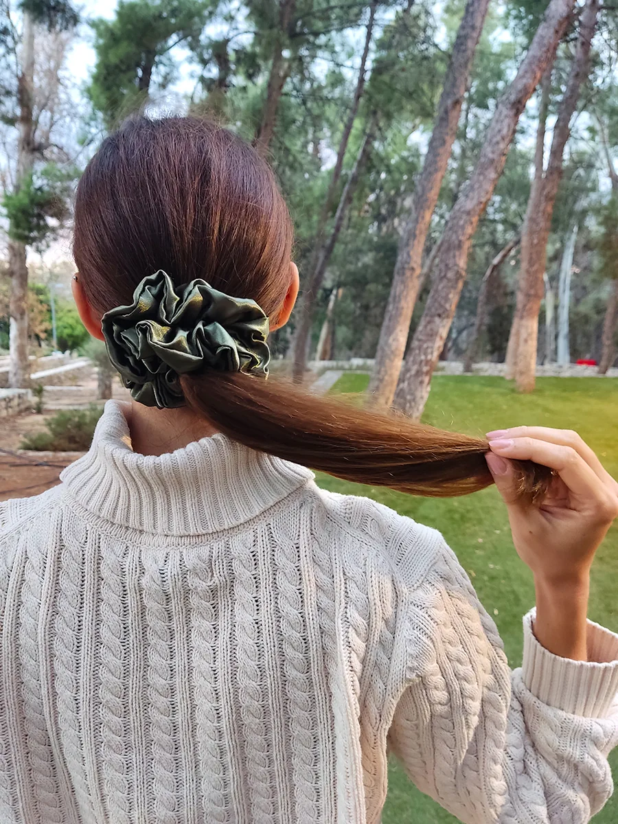 Scrunchie Λάστιχο μαλλιών σατέν λαδί Large