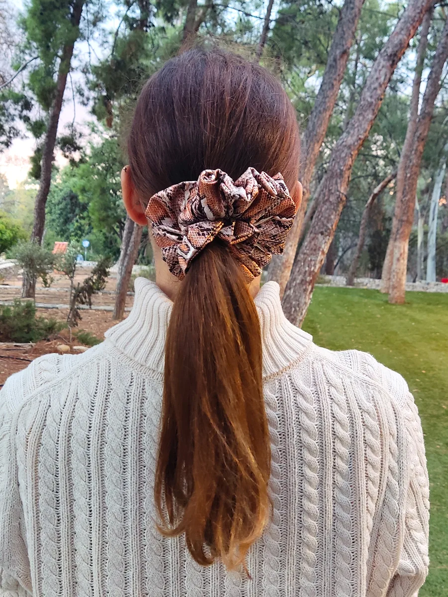 Scrunchie Λάστιχο μαλλιών δερματίνης snake print καφέ Large