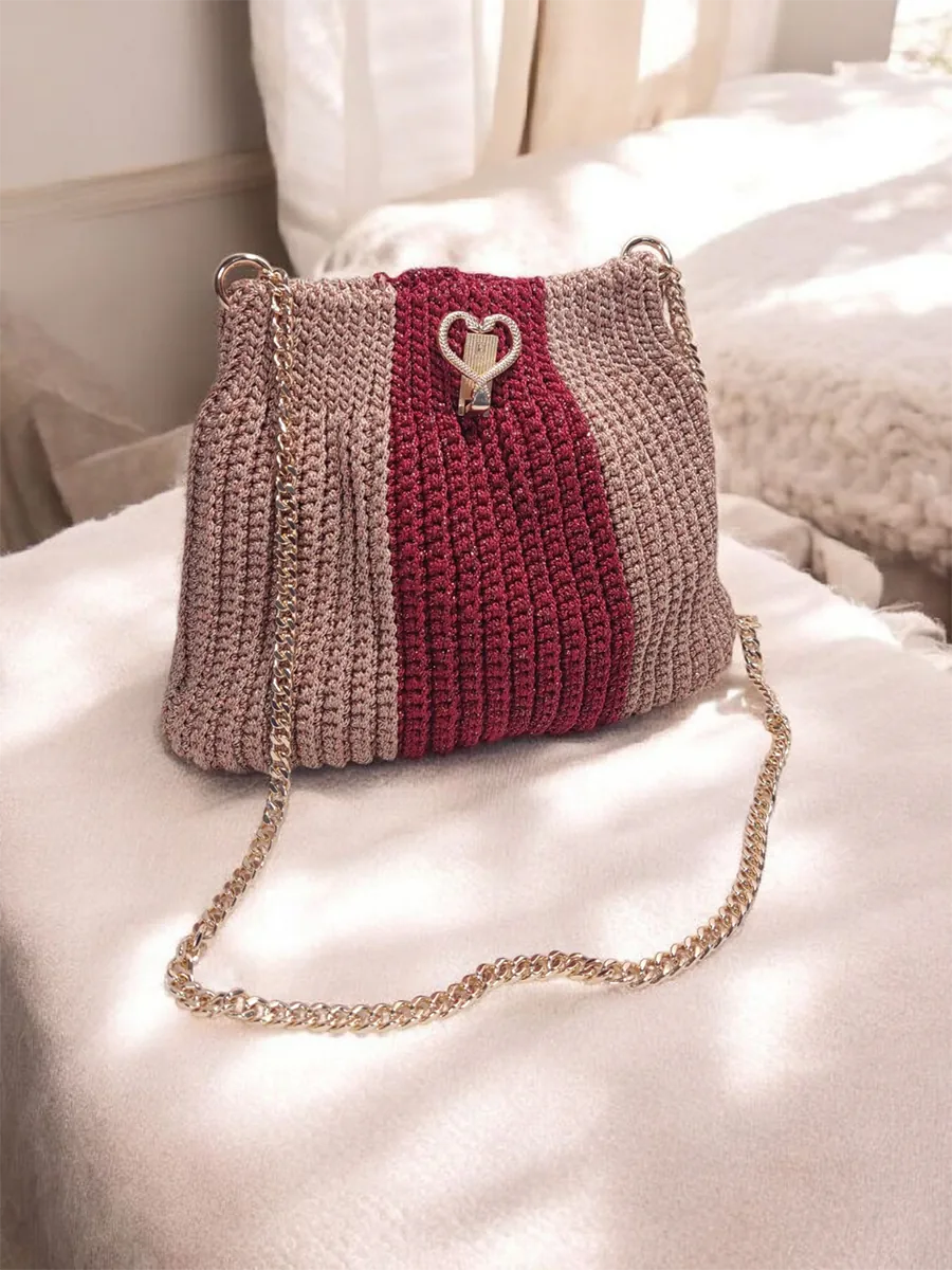 Χειροποίητη Πλεκτή Τσάντα σε Μπορντό-Μπεζ Χρώμα από Μεταλλόνημα με Χρυσές Λεπτομέρειες | CHRISARTI