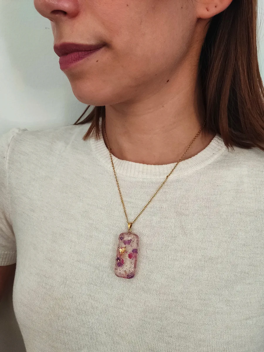 Μενταγιόν ορθογώνιο με αληθινά άνθη γυψοφίλης & φύλλα χρυσού | Blossom Jewelry Collection