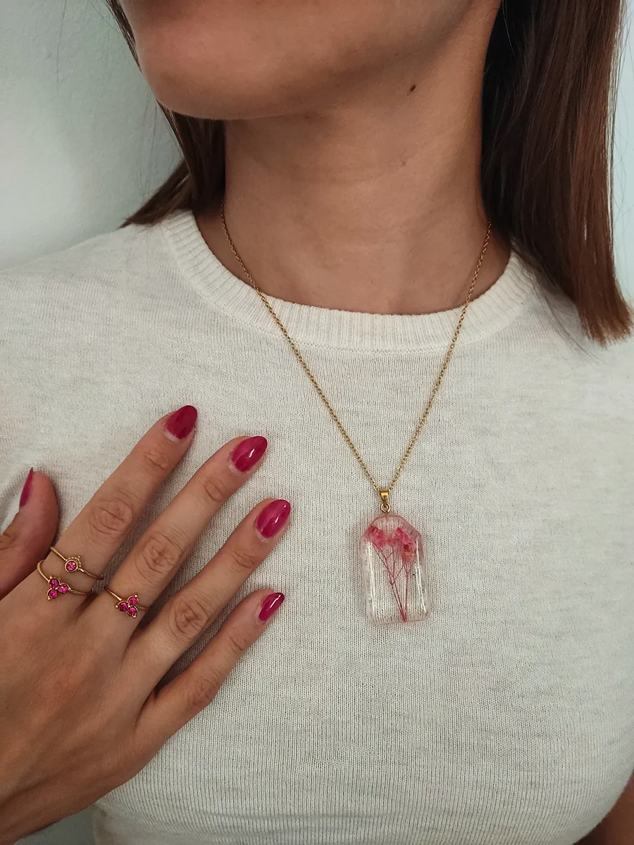 BL_NECKLACES-0018-1 (3) Μενταγιόν με αληθινά άνθη ροζ γυψοφίλης - 2 σχήματα | Blossom Jewelry Collection