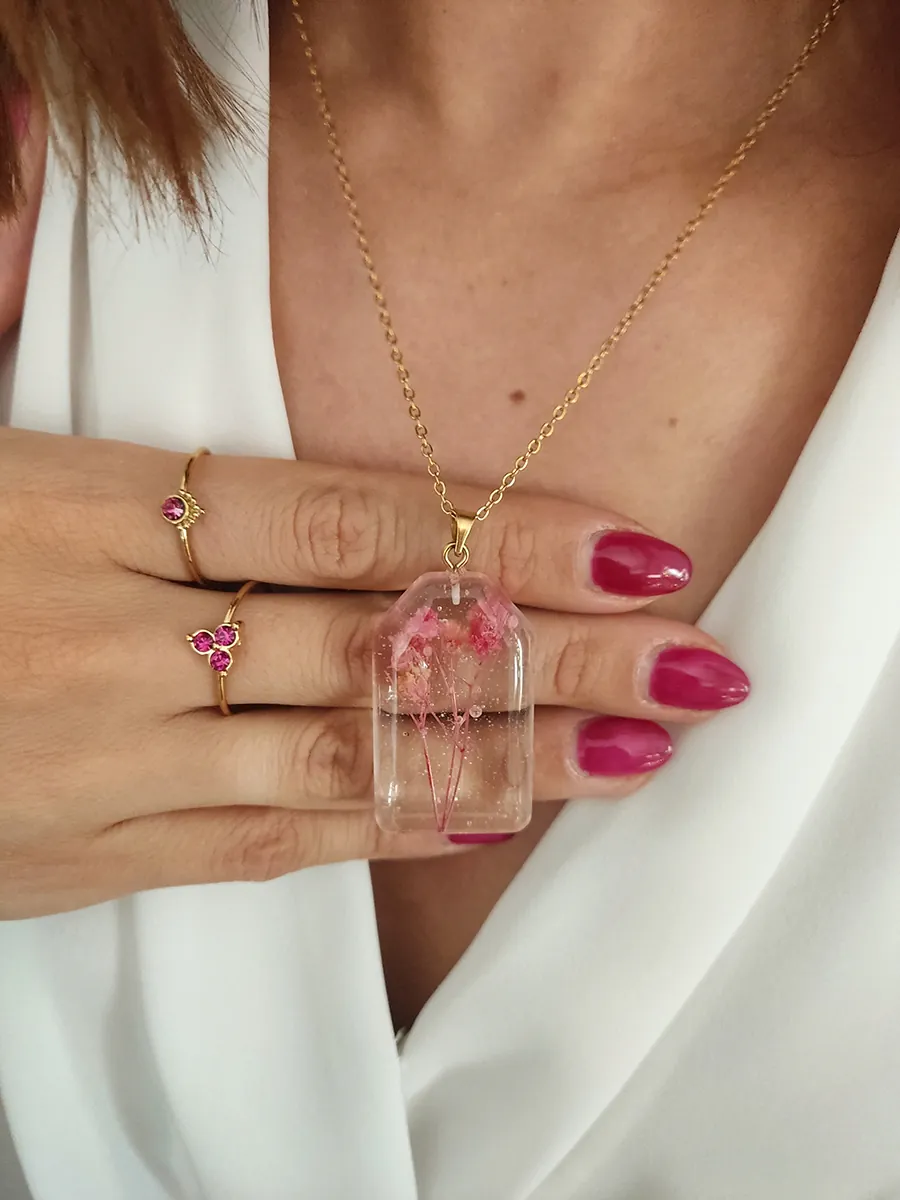 BL_NECKLACES-0018-1 Μενταγιόν με αληθινά άνθη ροζ γυψοφίλης - 2 σχήματα | Blossom Jewelry Collection