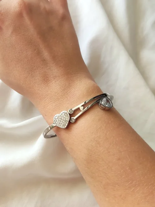 Βραχιόλι χειροπέδα ατσάλινη ασημί με καρδιές