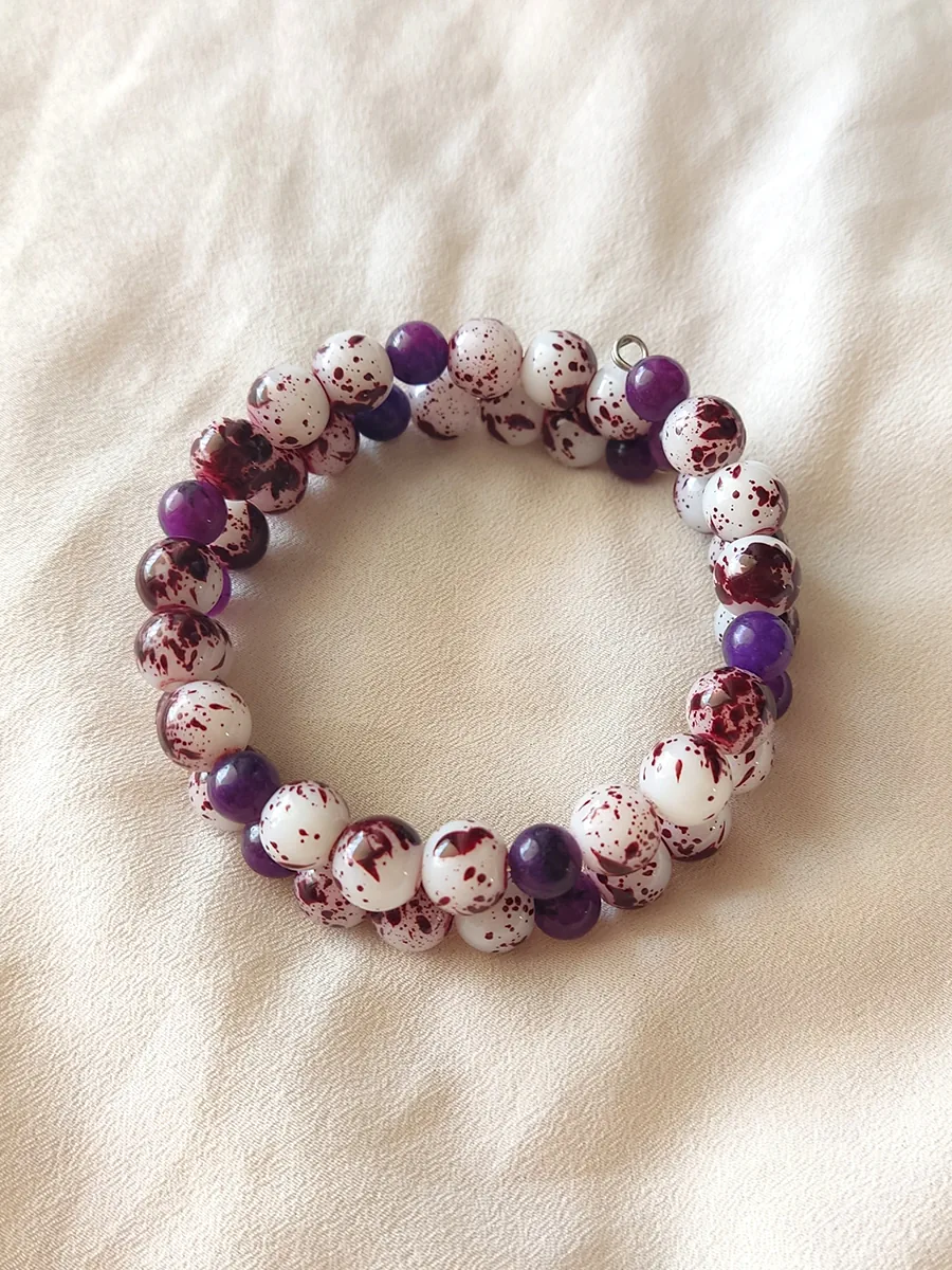 Χειροποίητο Ατσάλινο Βραχιόλι με Λευκές και Μοβ Χάντρες | CHRISARTI