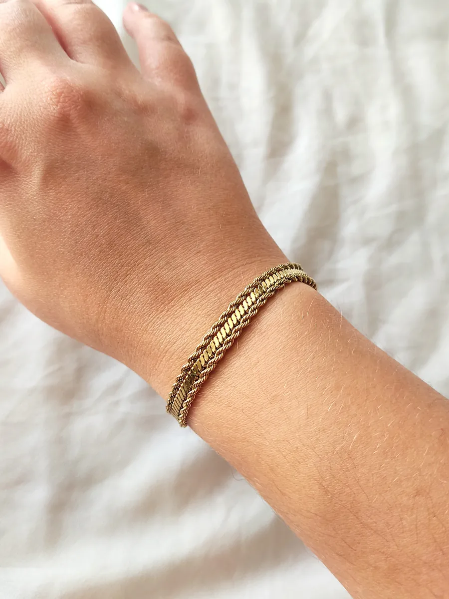 Κομψό Χρυσό Ατσάλινο Βραχιόλι με Τρεις Αλυσίδες | CHRISARTI