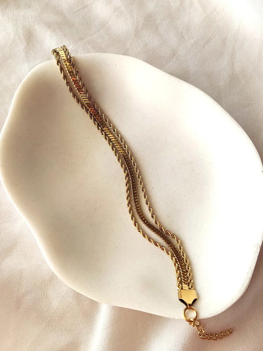Κομψό Χρυσό Ατσάλινο Βραχιόλι με Τρεις Αλυσίδες | CHRISARTI