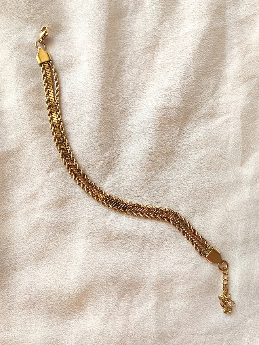 Κομψό Χρυσό Ατσάλινο Βραχιόλι με Τρεις Αλυσίδες | CHRISARTI