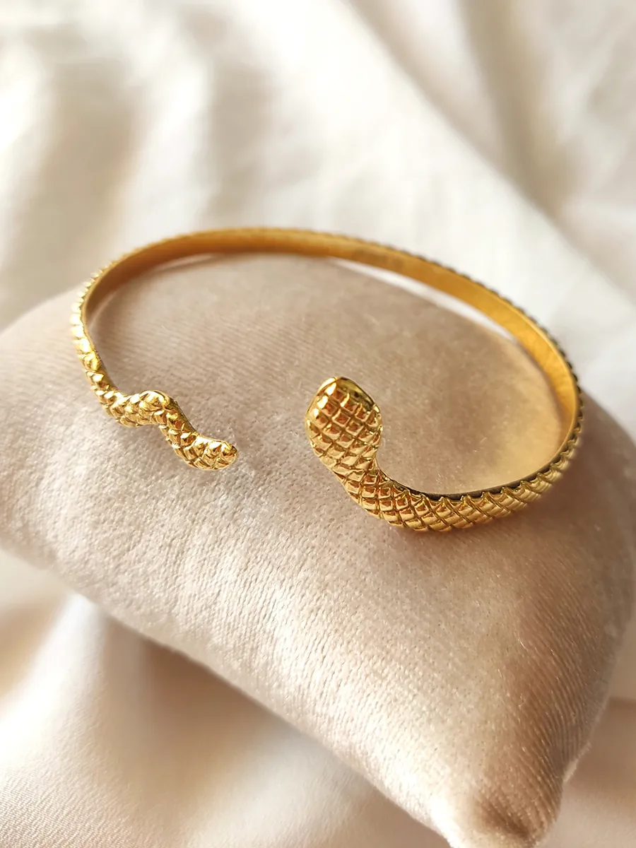 Ατσάλινο Χρυσό Βραχιόλι – Χειροπέδα με Σχέδιο Φίδι | CHRISARTI