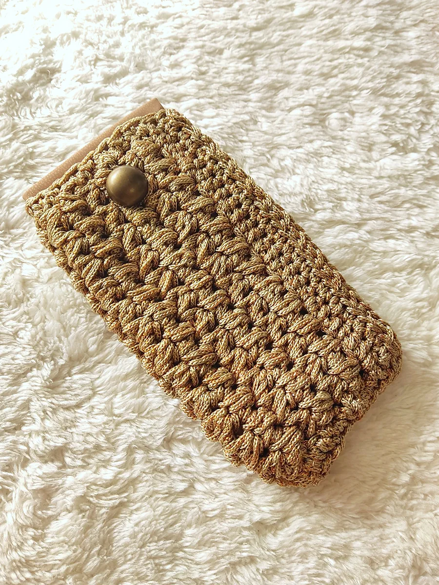 Χειροποίητη Πλεκτή Θήκη από Μεταλλόνημα σε Μπεζ με Κόκκινη Χρυσοκλωστή | CHRISARTI