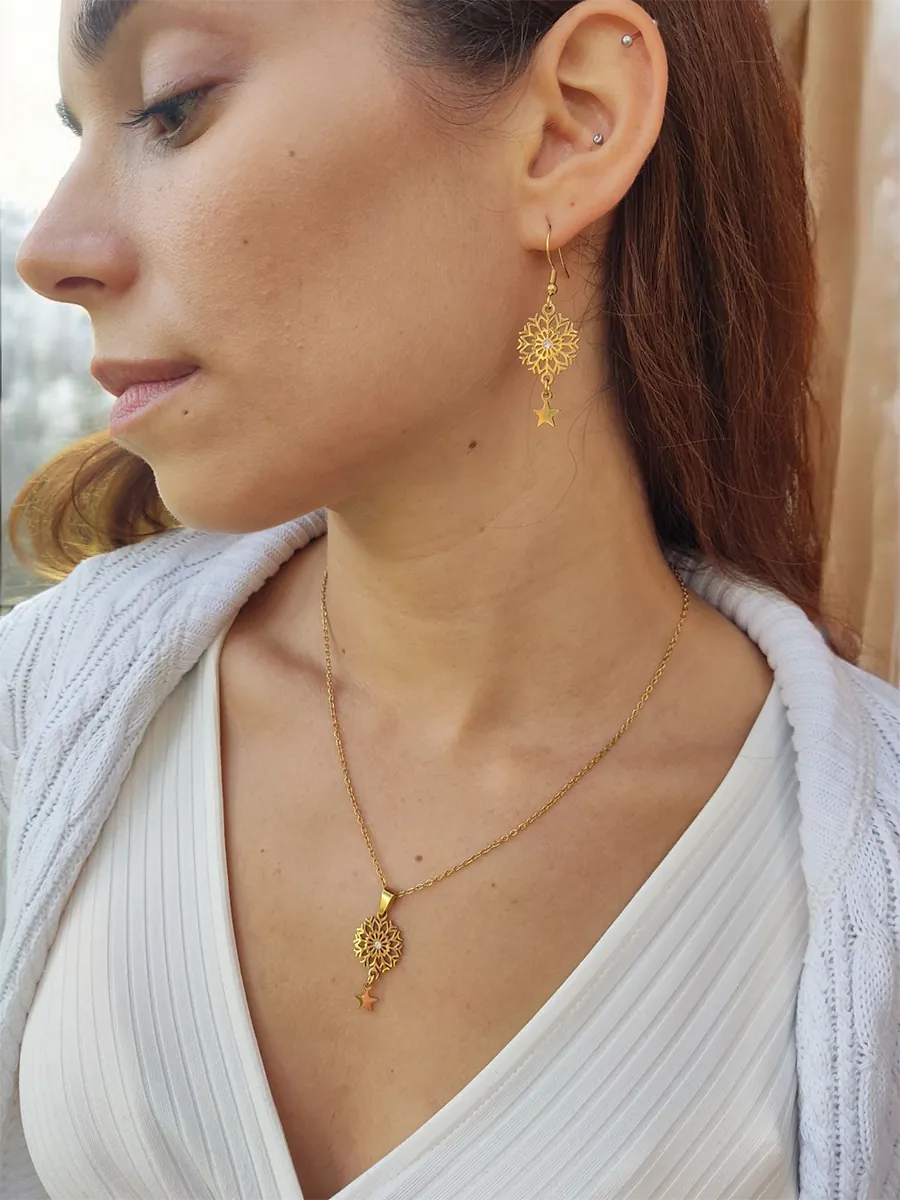 Χειροποίητα Ατσάλινα Χριστουγεννιάτικα Σκουλαρίκια με Νιφάδες και Αστεράκι – Γιορτινή Λάμψη | CHRISARTI