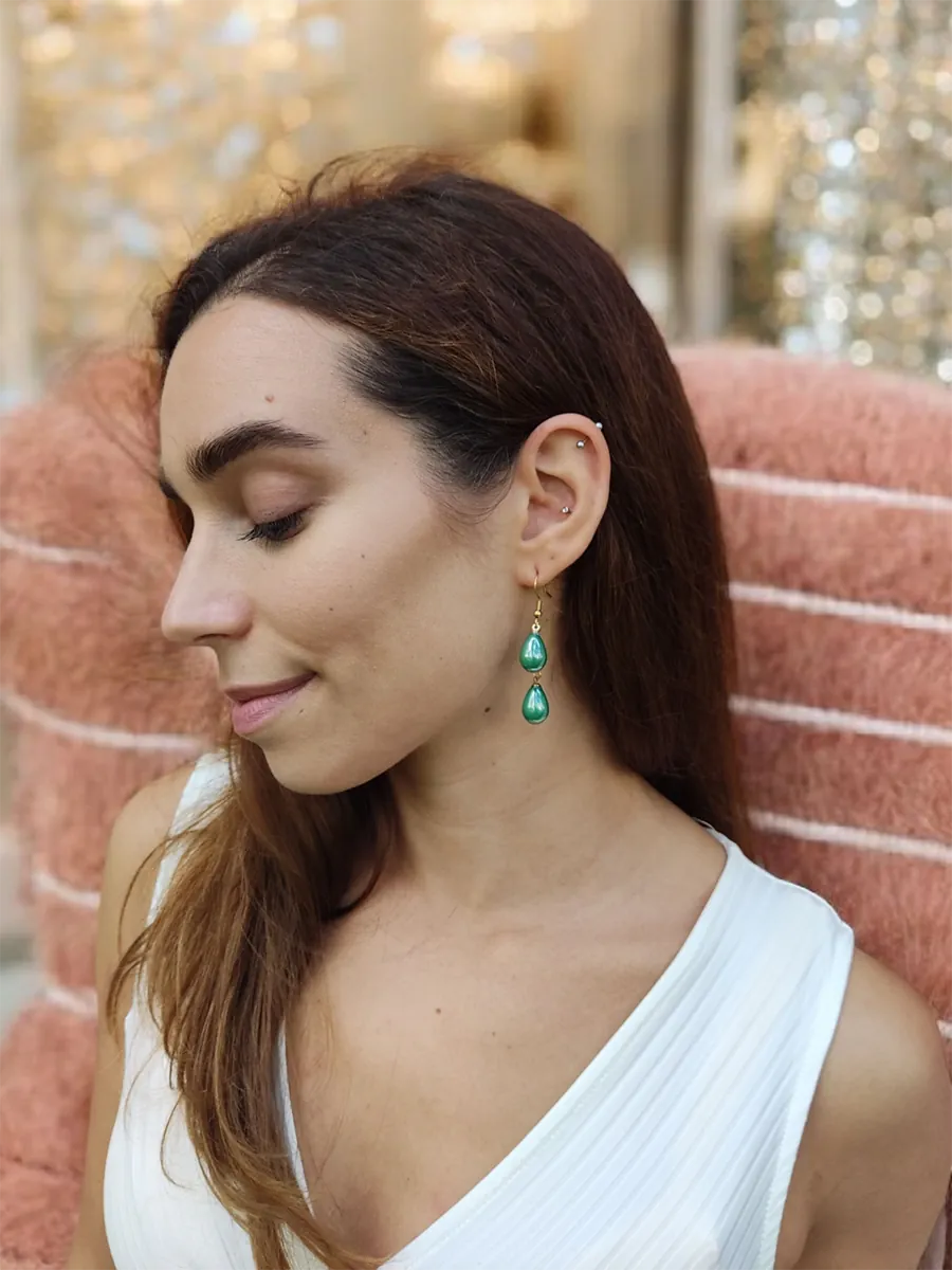 EARRINGKR-0021 Χειροποίητα Κρεμαστά Ατσάλινα Σκουλαρίκια με Πράσινα Δάκρυα και Ασύμμετρες Αλυσίδες | CHRISARTI