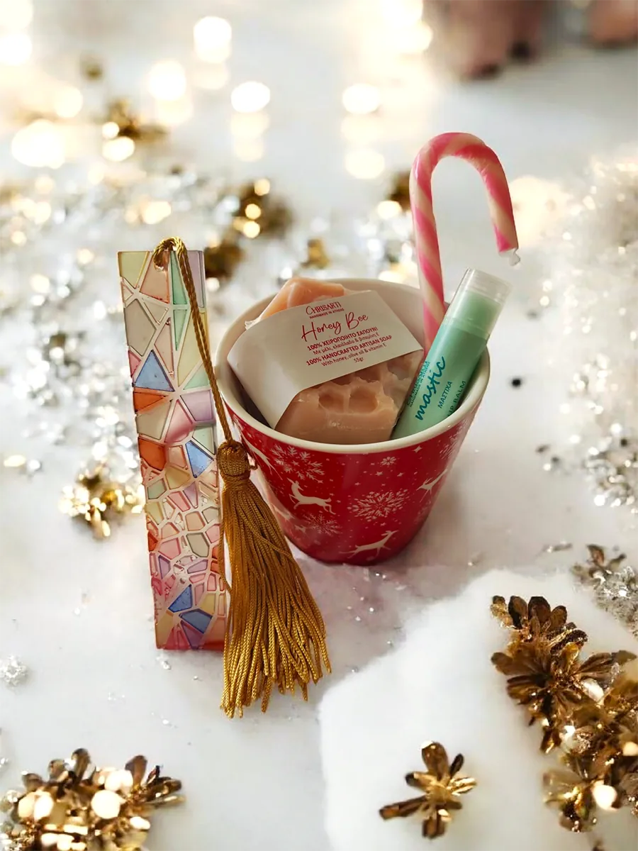 Cup of Stories XMAS Edition – Σετ δώρου με σελιδοδείκτη και προϊόντα φυσικής περιποίησης – Ιδανικό για δασκάλους & γιορτές| CHRISARTI
