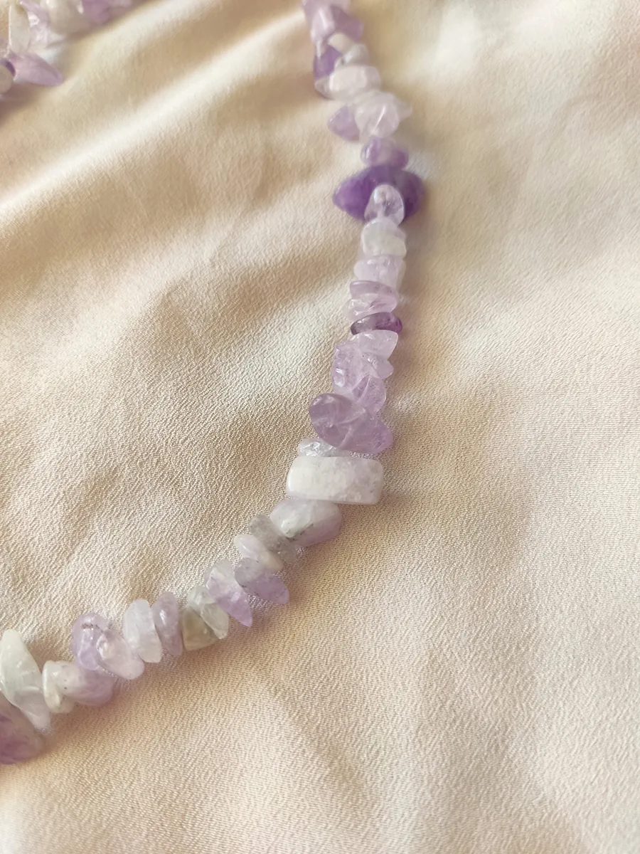NECKLACE-0071 (1) Χειροποίητο Κολιέ με Τσιπς Αμέθυστου σε Λιλά Αποχρώσεις – 44εκ | CHRISARTI