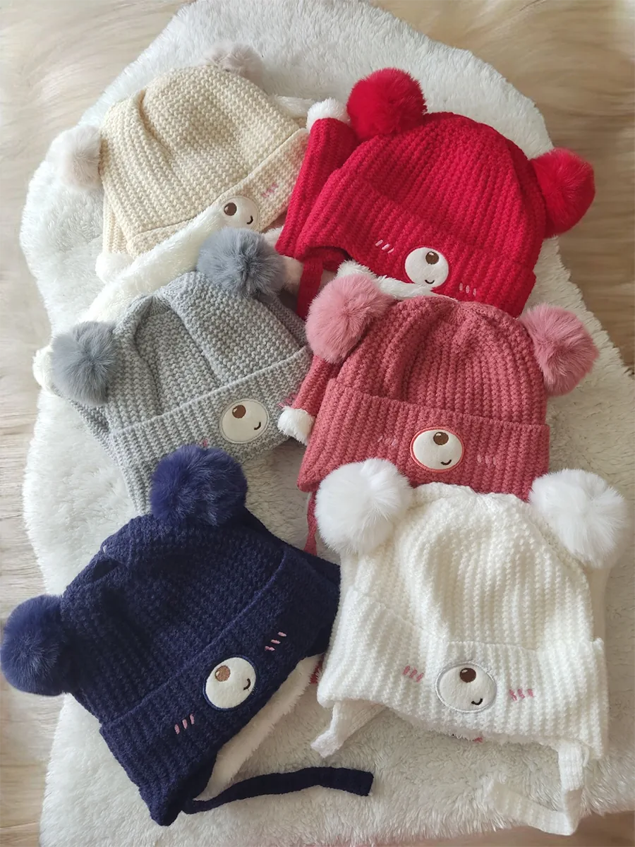SETKIDSBEANIES&SCARVES-0002 (1) Παιδικό Σετ Σκουφί και Λαιμός με Σχέδιο Αρκουδάκι και Φούντες – Ζεστή και Γλυκιά Επιλογή | CHRISARTI