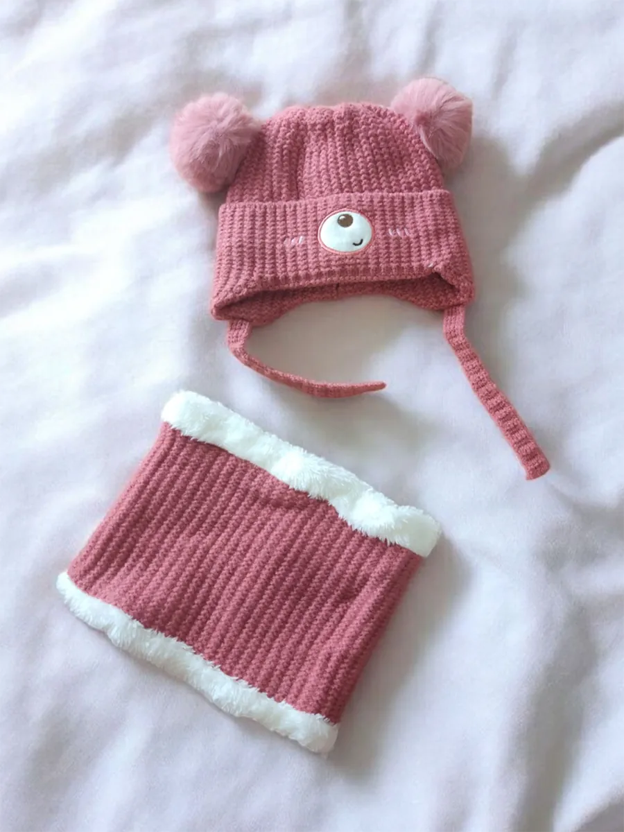 SETKIDSBEANIES&SCARVES-0002 (6) Παιδικό Σετ Σκουφί και Λαιμός με Σχέδιο Αρκουδάκι και Φούντες – Ζεστή και Γλυκιά Επιλογή | CHRISARTI