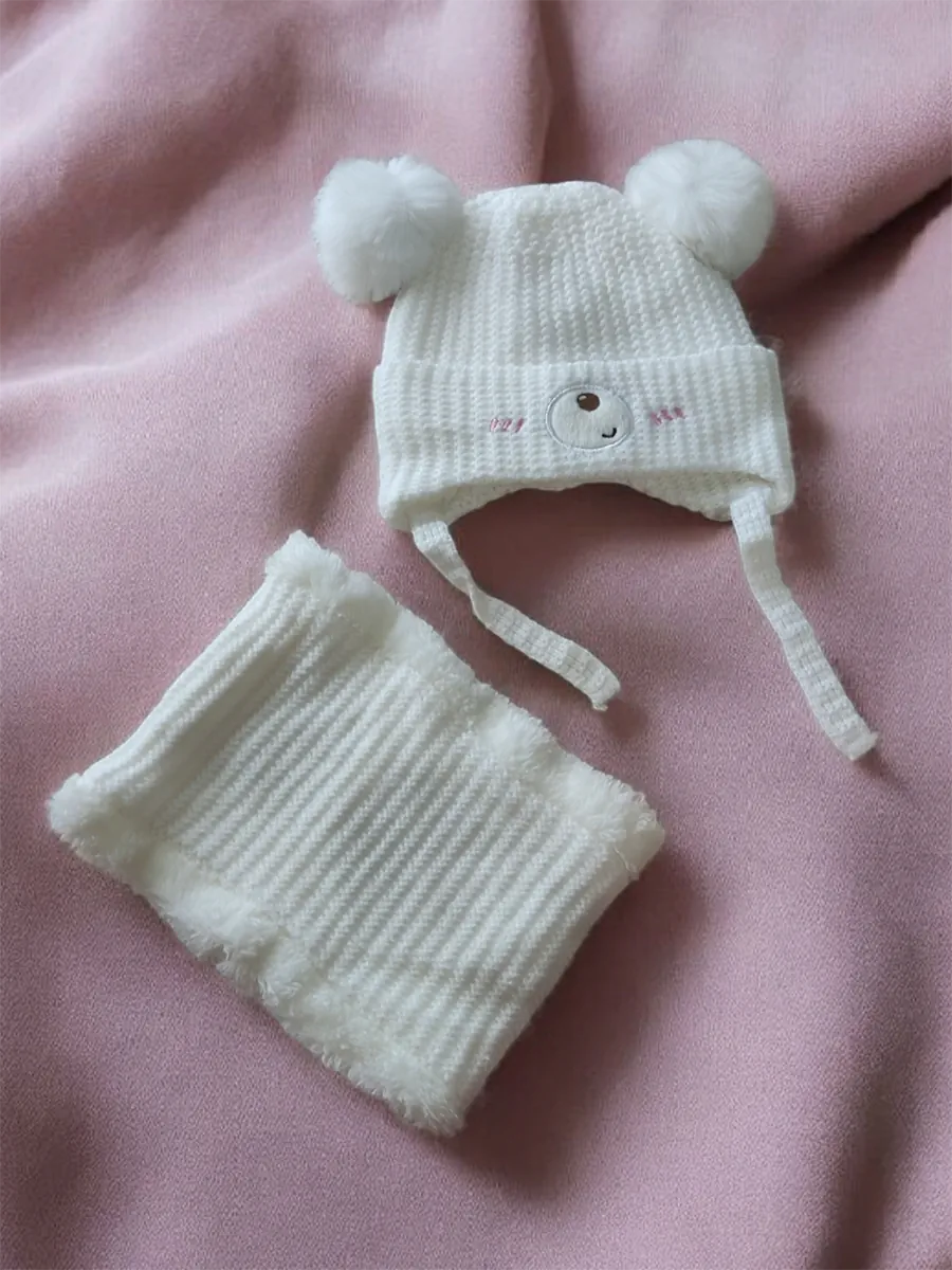 SETKIDSBEANIES&SCARVES-0002 (7) Παιδικό Σετ Σκουφί και Λαιμός με Σχέδιο Αρκουδάκι και Φούντες – Ζεστή και Γλυκιά Επιλογή | CHRISARTI