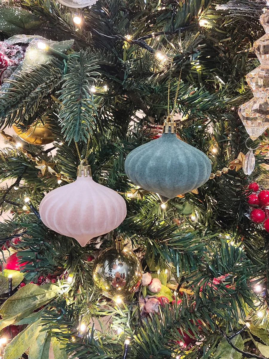 Άθραυστη Βελούδινη Χριστουγεννιάτικη Μπάλα Σάπιο Μήλο 7εκ | CHRISARTI