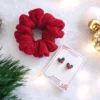 GIFTSET-0030 Merry Berries Gift Set – Χριστουγεννιάτικο Σετ Δώρου με Σκουλαρίκια Γκι και Scrunchie | CHRISARTI