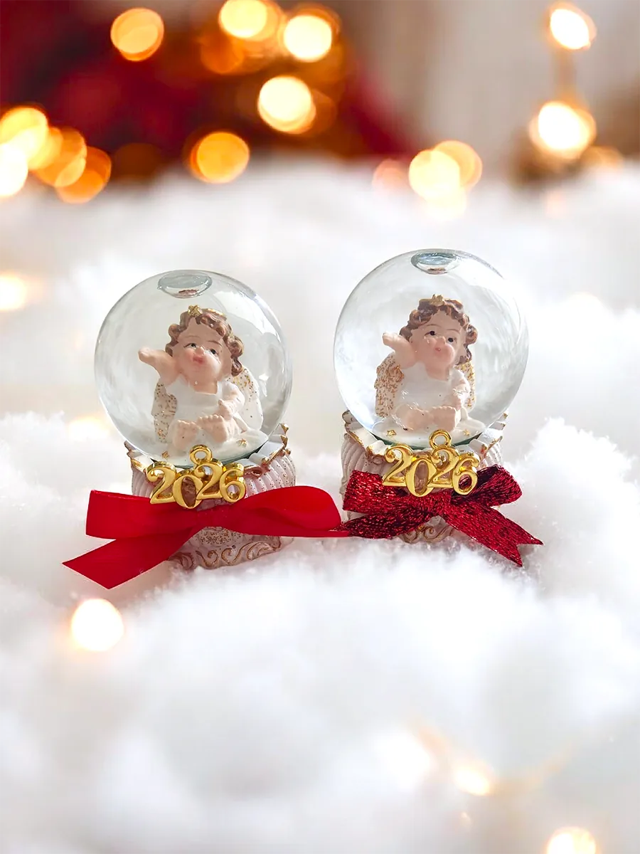 Γούρι επιτραπέζιο 2026 με χιονόμπαλα με αγγελάκι | CHRISARTI