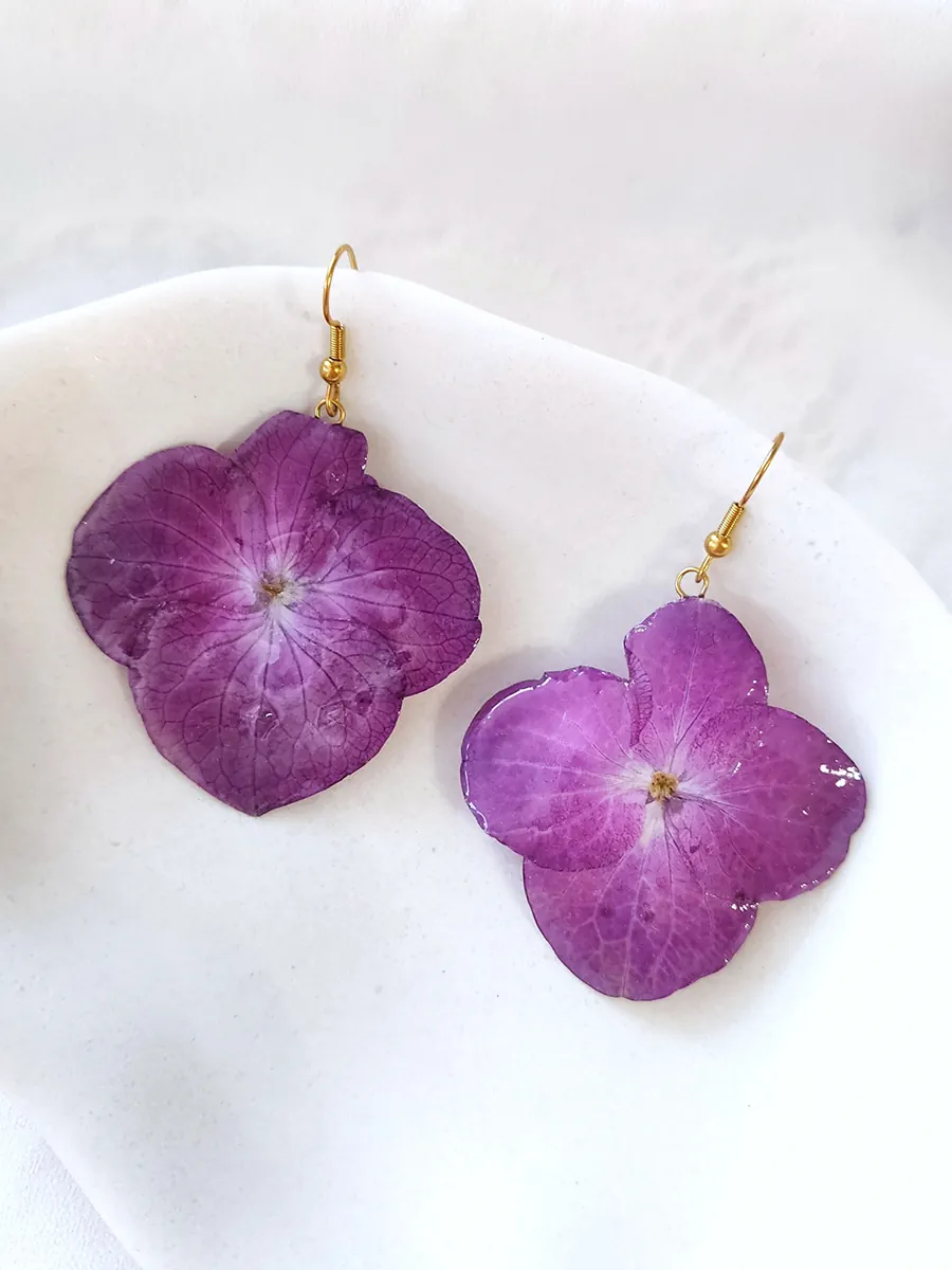 Σκουλαρίκια Ατσάλινα Κρεμαστά με Αληθινά Άνθη Φούξια Ορτανσίας | Blossom Jewelry Collection