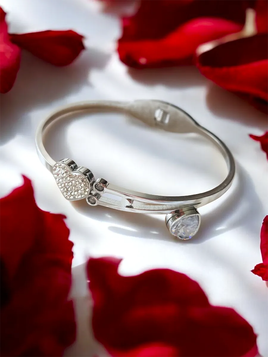 Βραχιόλι χειροπέδα ατσάλινη ασημί με καρδιές