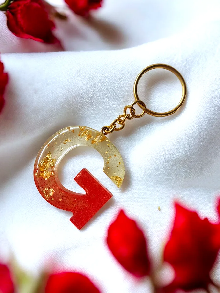 Χειροποίητο Μπρελόκ από Υγρό Γυαλί σε Κόκκινο με Φύλλα Χρυσού – Μονόγραμμα | CHRISARTI