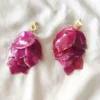 Χειροποίητα statement κρεμαστά σκουλαρίκια απο αληθινά πέταλα ροζ βουκαμβίλιας