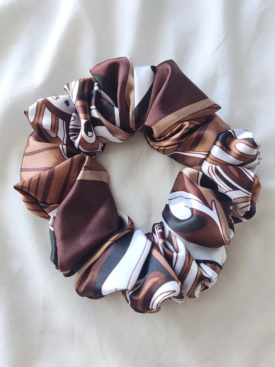 SCRUNCHIES-0058 Scrunchie Λάστιχο μαλλιών σατέν εμπριμέ ταμπά XL