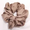 SCRUNCHIES-0082 (2) Scrunchie Λάστιχο μαλλιών λεπτό σατέν μπεζ Large