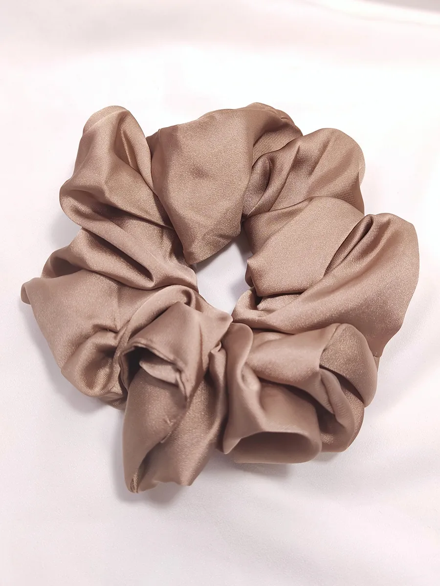 SCRUNCHIES-0082 (2) Scrunchie Λάστιχο μαλλιών λεπτό σατέν μπεζ Large