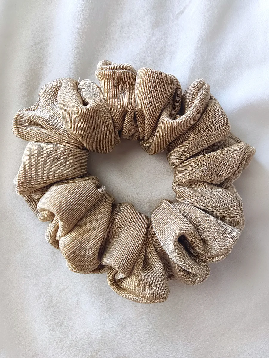 SCRUNCHIES-0084 Χειροποίητο Scrunchie σε Μπεζ Χρώμα – Μέγεθος Large