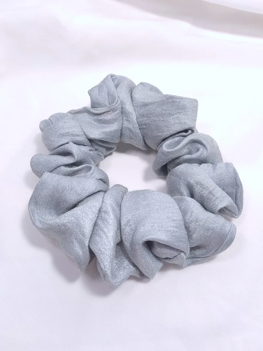 SCRUNCHIES-0086 (2) Χειροποίητο Υφασμάτινο Scrunchie Γαλάζιο-Γκρι Γυαλιστερό – Large