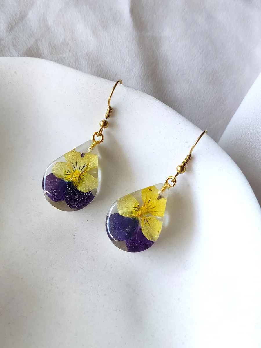 Drop Earrings Evelia – Tear Shape Floral & Leaf